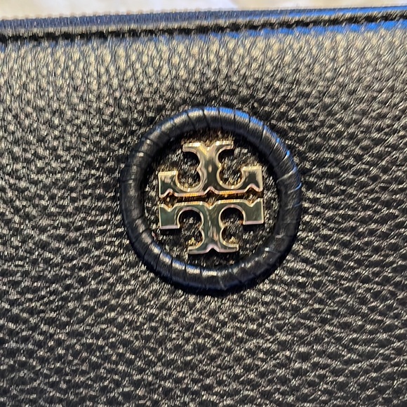 NWOT Tory Burch women’s zippered wallet black & gold - Picture 2 of 13